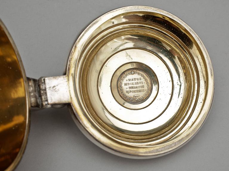 DRYCKESKANNA, silver, otydl stämplar, Stockholm, dat 1884. Tot vikt ca 318g.