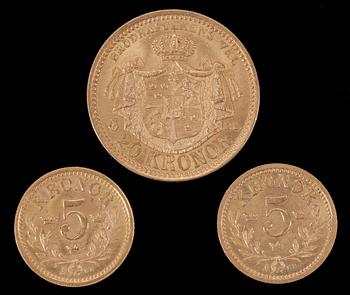 MYNT, 3 st, guld 20K, 20 resp 5 kronor, Oscar II av Sverige och Norge. 1880 resp 1901. Totalvikt ca 13 gram.
