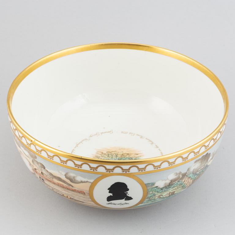 A porcelain punsch bowl from Royal Copenhagen, in commemoration of "The American Revolution 1776-1976".