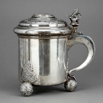 DRYCKESKANNA, silver, CG Hallberg, Stockholm 1902. Vikt ca 1510 gram.