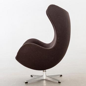 Arne Jacobsen, A 1960/70's arm chair "Egg chair" designed for Fritz Hansen, Denmark.