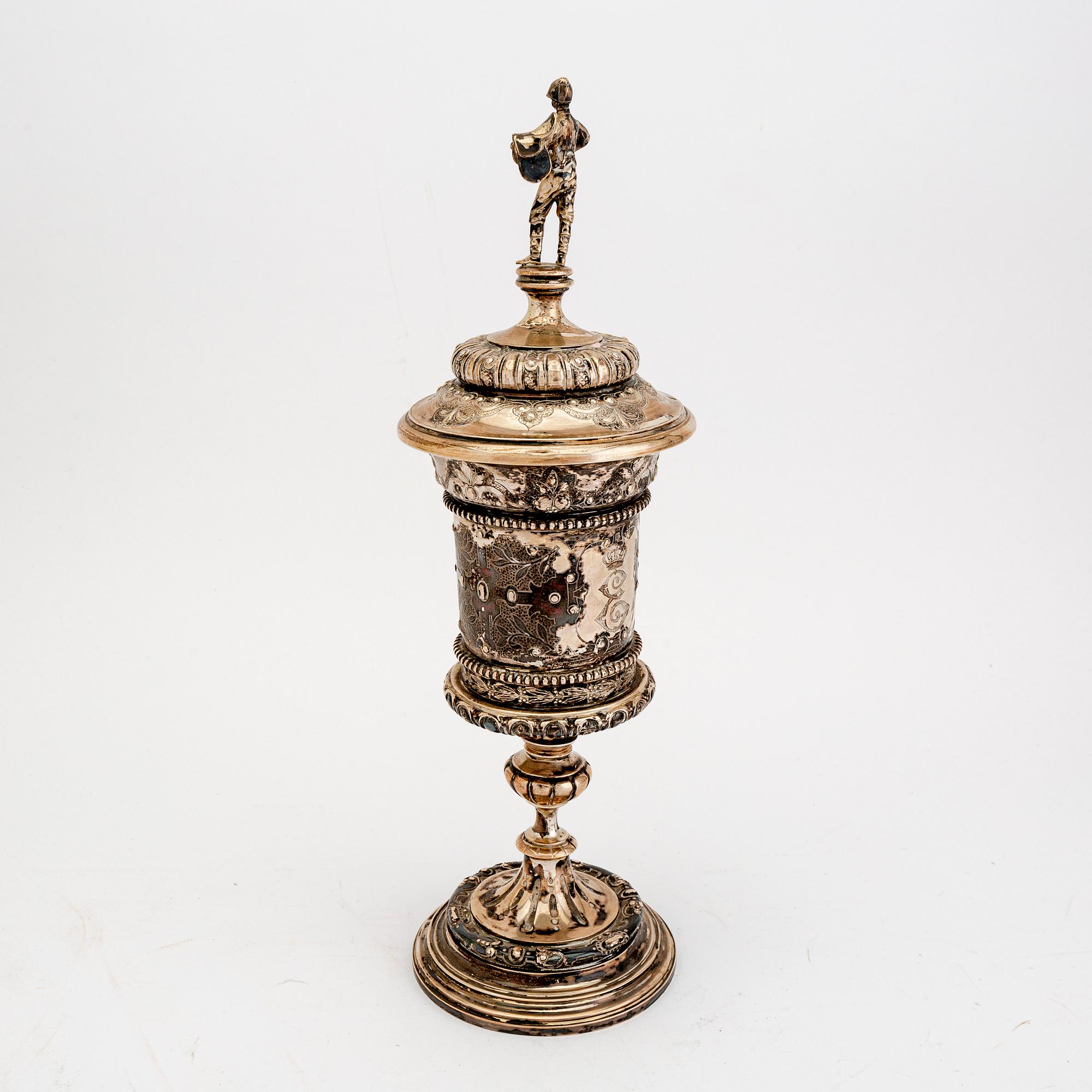 Cup with lid, silver Austria/Hungary 1872-1921, weight 472 grams.