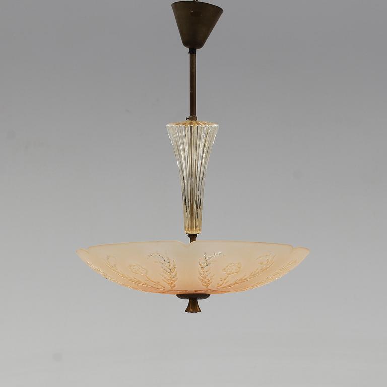 TAKLAMPA, 1900-talets första hälft. Höjd ca 63 cm.
