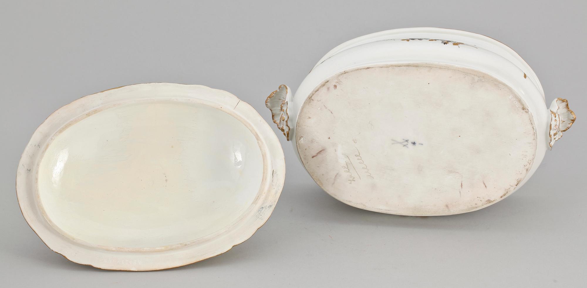 TERRIN MED LOCK, porslin Meissen, Marcolini. 1700/1800-tal.