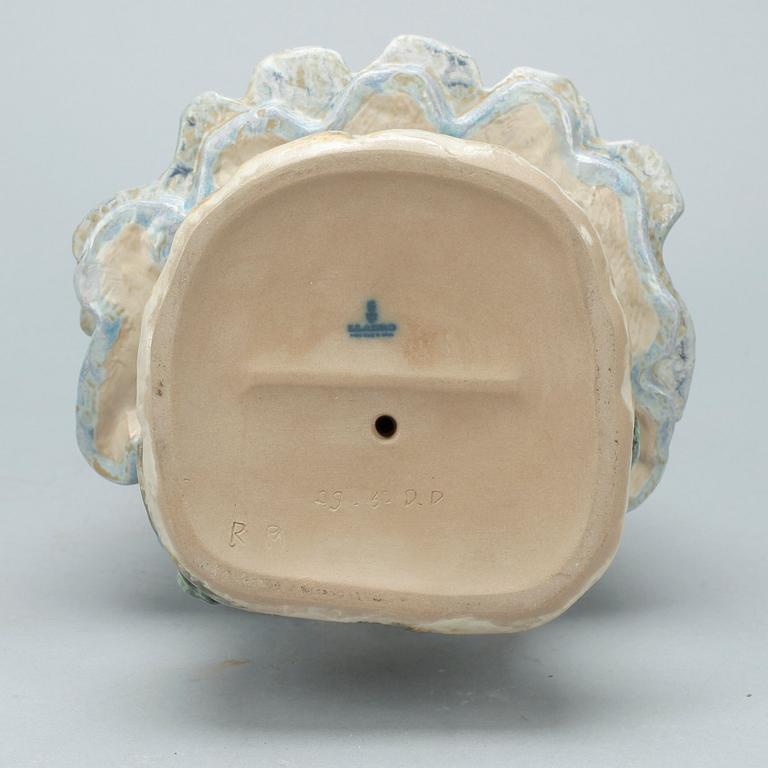 FIGURIN, keramik, Lladro, märkt RA, Spanien. 1900-talets andra hälft.