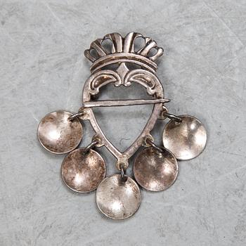 Folkdräkt, "Ölandsdräkten", 6 delar samt brosch i silver, 1900-tal.