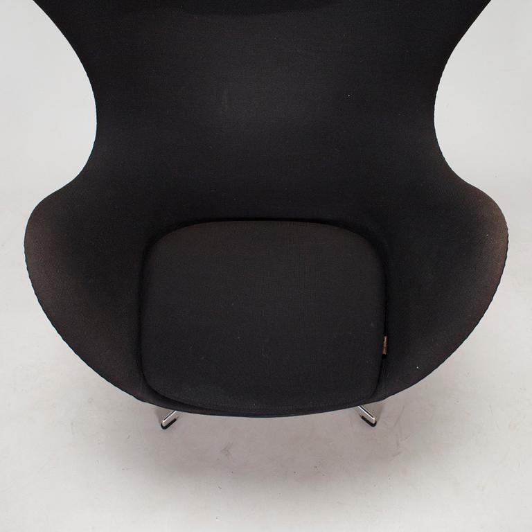 Arne Jacobsen, armchair and ottoman "The Egg chair" for Fritz Hansen 2012 and 2022.