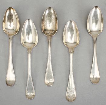 SOPPSLEV samt 5st SKEDAR, silver, bland annat Gustaf Åberg, Jönköping, 1800. Skedarnas vikt ca 274g.