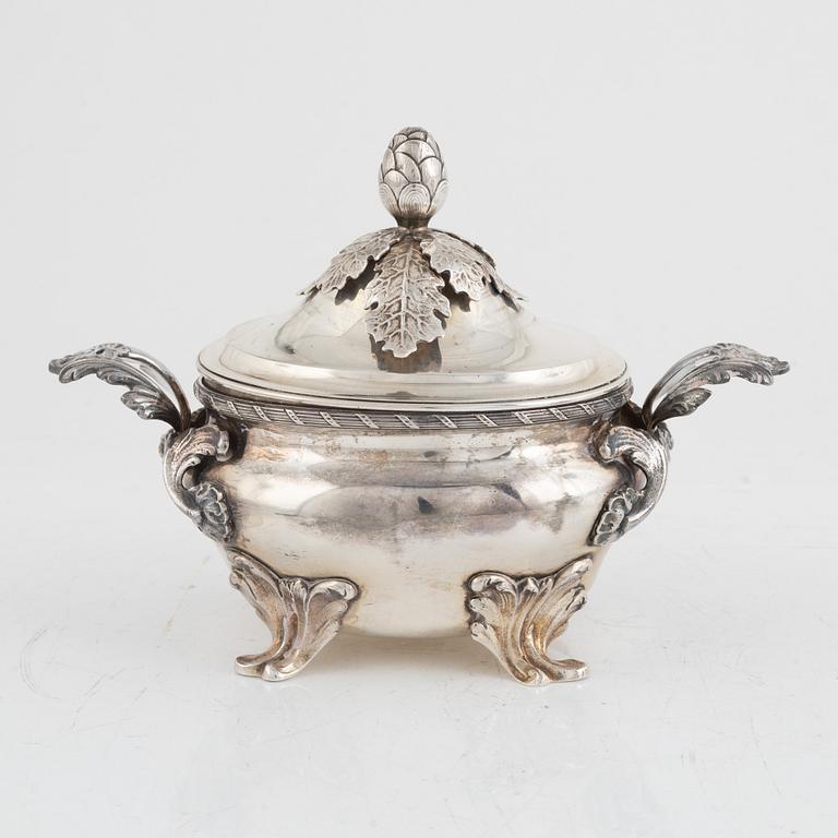 A pair of Swedish Rococo style sterling silver sauce tureens with lid and spoons, mark of Wiwen Nilsson, Lund 1947-1948.