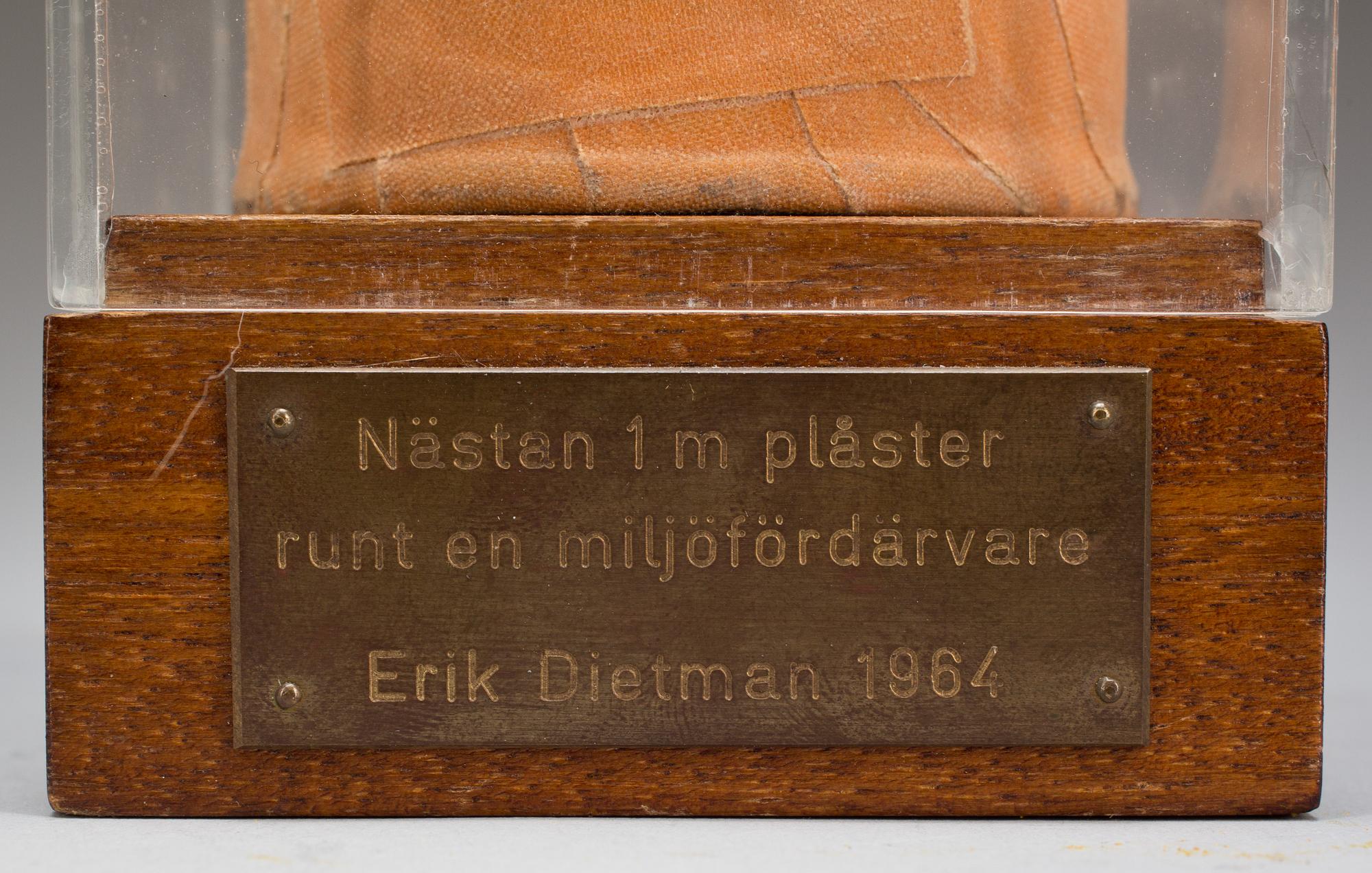 Erik Dietman, "Nästan 1 m plåster runt en miljöfördärvare".
