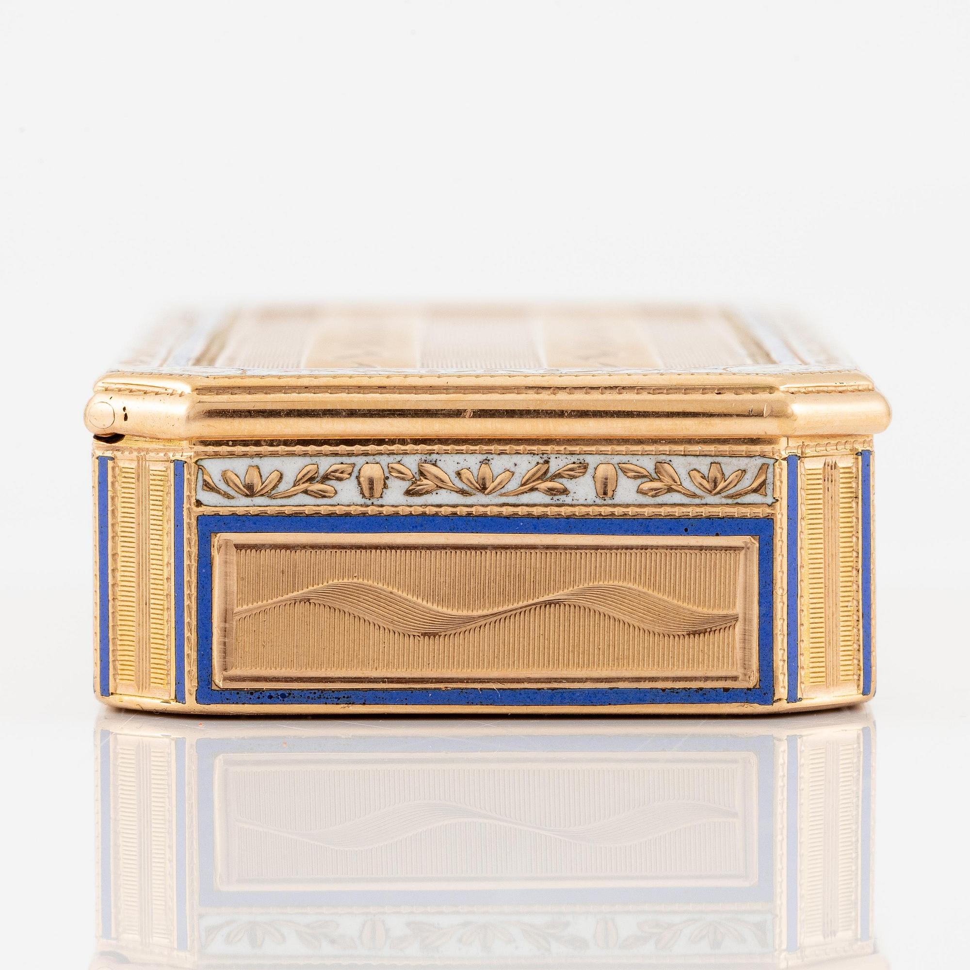 A probably early 19th century 14K gold box with enamel, probably Hanau.