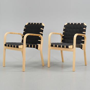 KARMSTOLAR, 2 st, modell 45, Alvar Aalto, Artek. Modellen formgiven 1947.