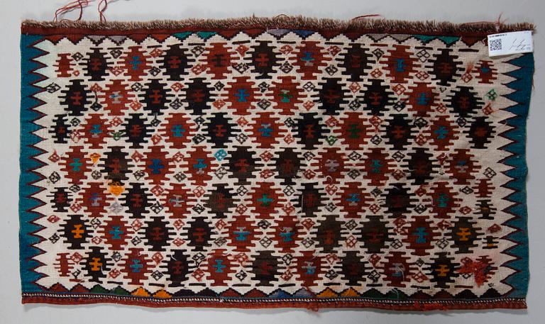 KELIM, VÄSKA OCH MATTA, antika. Väskan 107x47 cm, höjd 38 cm. Mattan 107x59 cm.