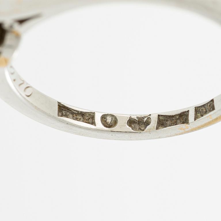 Ring 18K vitguld med en rund briljantslipad diamant.