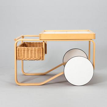 Alvar Aalto, A '900' tea-trolley for Artek.