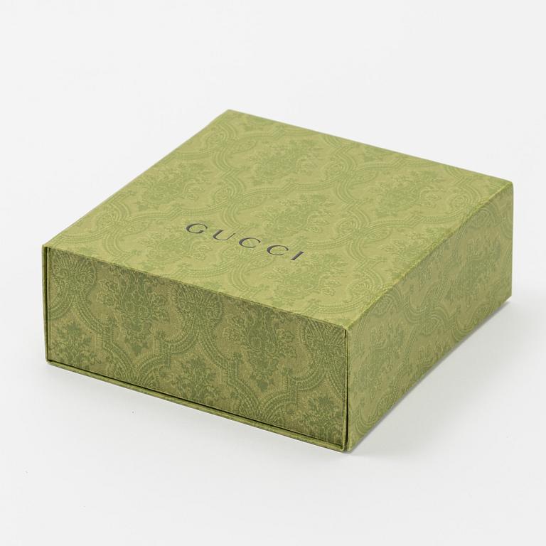 Gucci, a 'Flora' twill silk scarf.