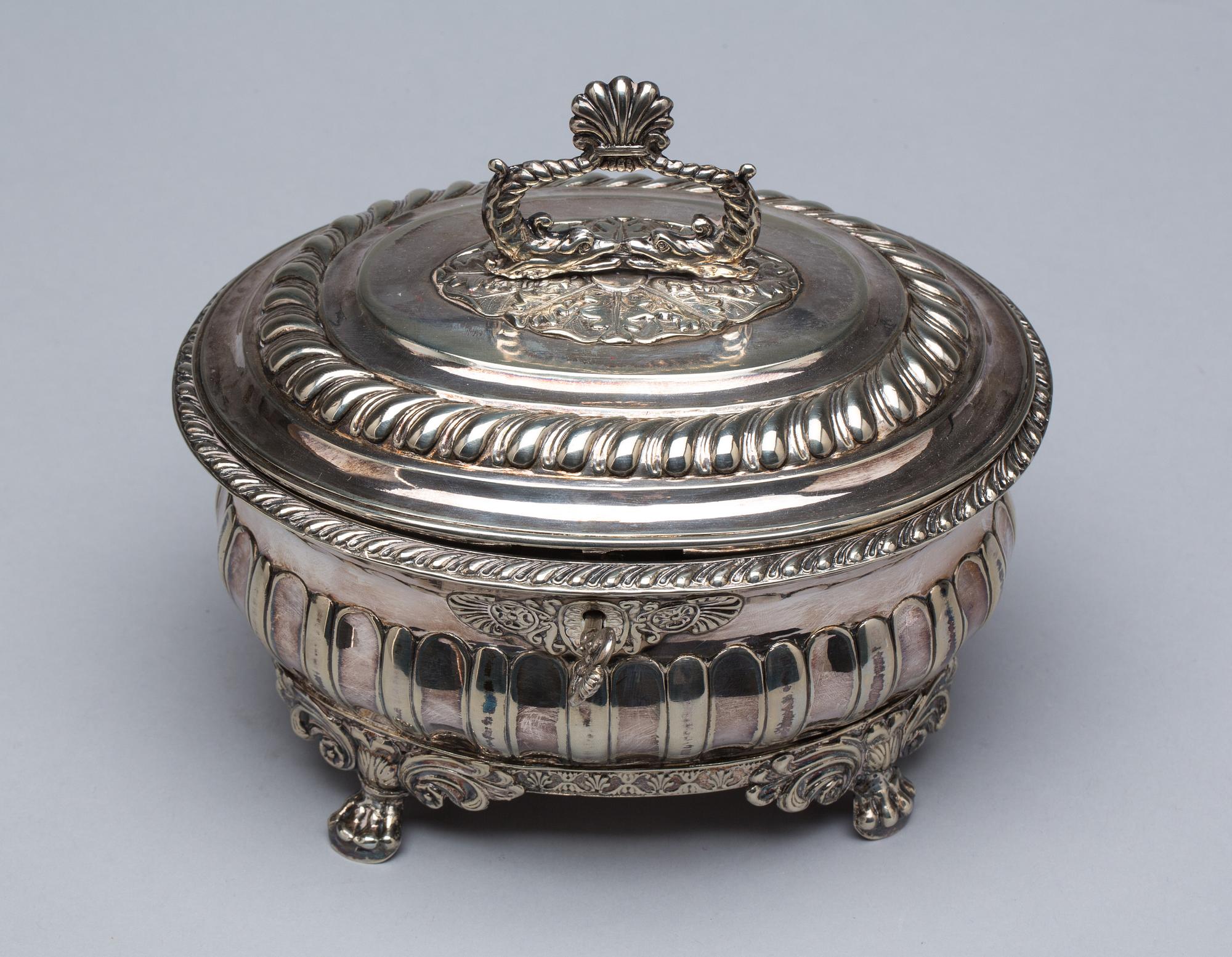SKOCKERSKRIN, silver, Lars Magnus Sjöberg, Stockholm,1840. Vikt ca 462 g.