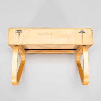 Alvar Aalto, konsoli, malli 114B,  O.Y. Huonekalu-ja Rakennustyötehdas A.B. 1900-puoliväli.