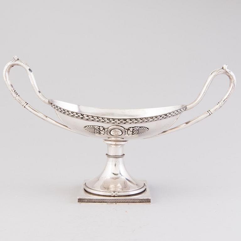 SKÅL MED HÄNKLAR, silver Gratchev S:t Petersburg 1908-17.