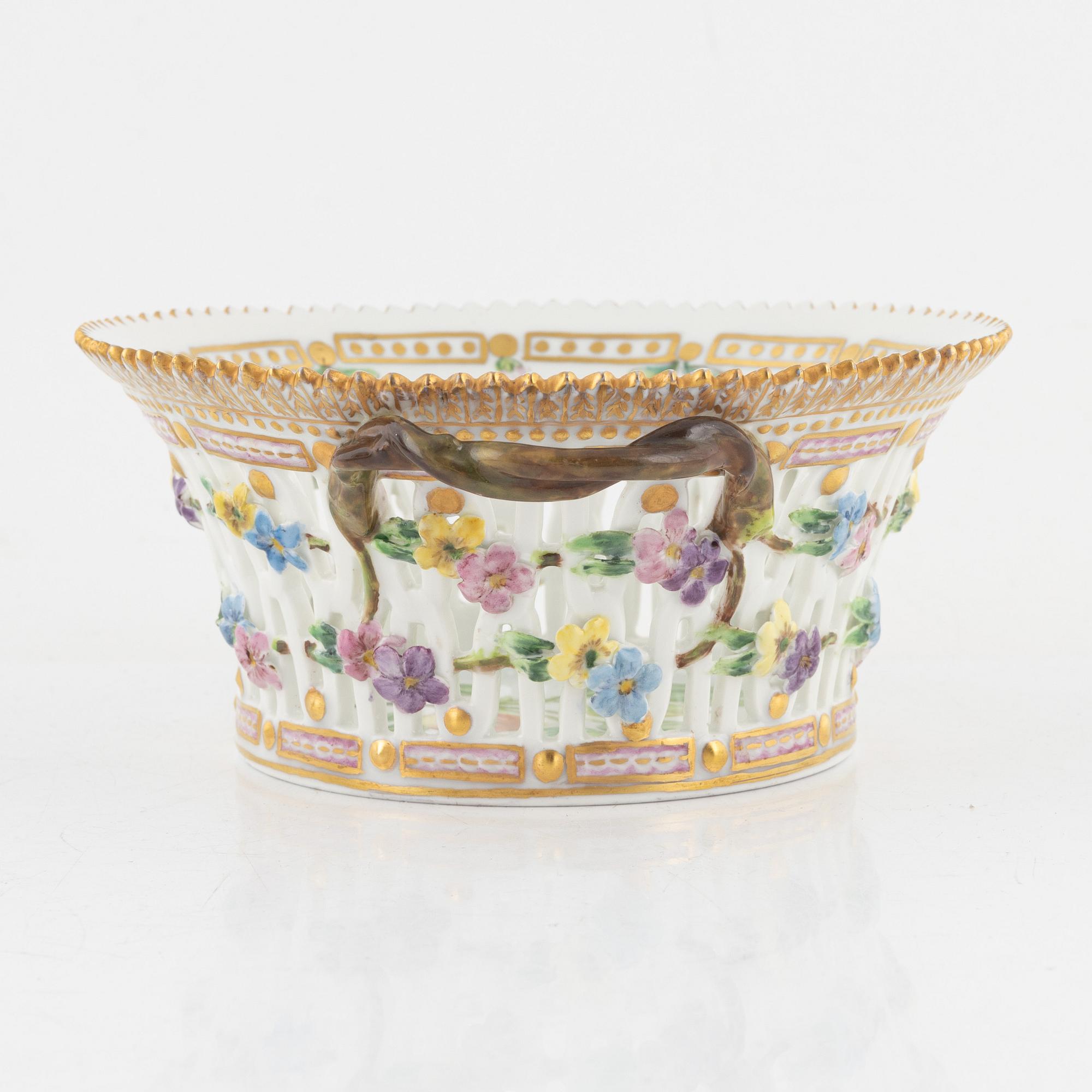 Servisdelar, 8 st, porslin, "Flora Danica" (Hausmålerai), Royal Copenhagen, Denmark.