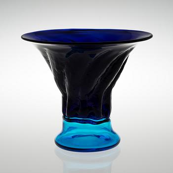 KERTTU NURMINEN, A VASE. Signed Kerttu Rantanen Nuutajärvi. Early 1970s.