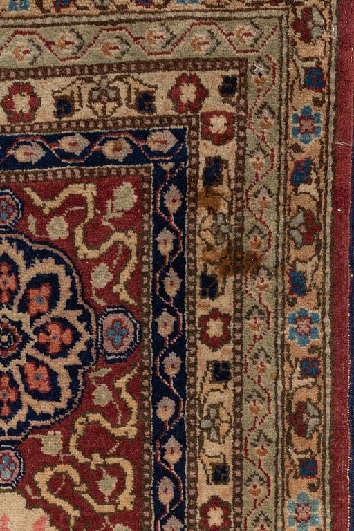 A carpet, semi-antique, Benlian Tabriz, signed Jabarzade, ca 466 x 328,5 cm.