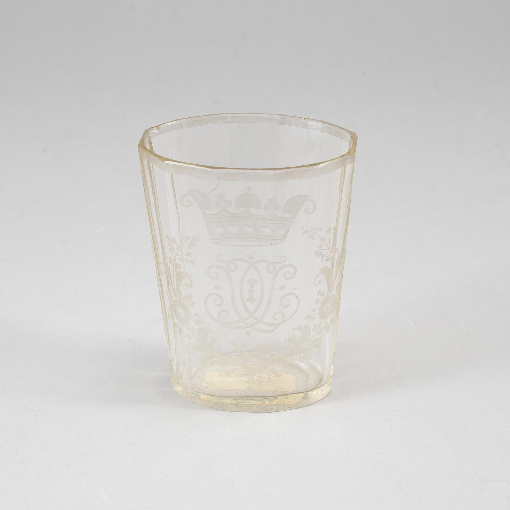 Bägare, glas. 1700-tal, troligen Böhmen.