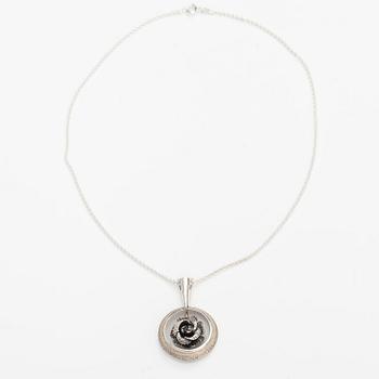A silver ring and necklace. Martti Viikinniemi, Heinola 1972.