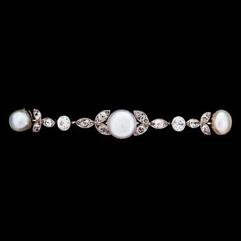 1079. An old -and antique cut diamond and natural pearl bracelet.