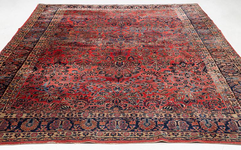 A so called American Sarouk carpet, c. 380 x 265 cm.