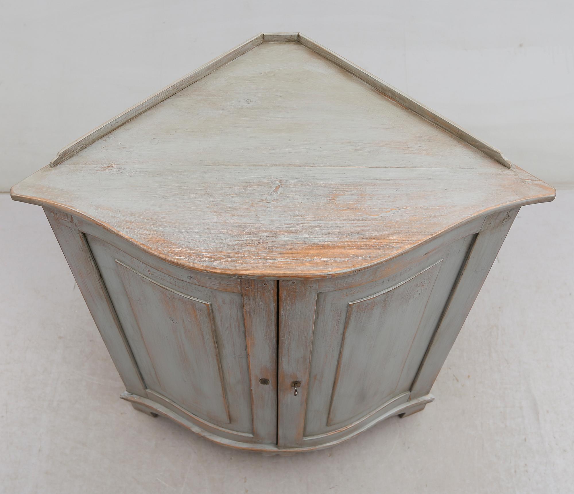 HÖRNSKÄNK, 1800-talets första hälft.