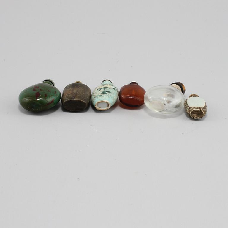 SNUSFLASKOR, 6 st, glas, porslin samt sten, 1800/1900-tal.