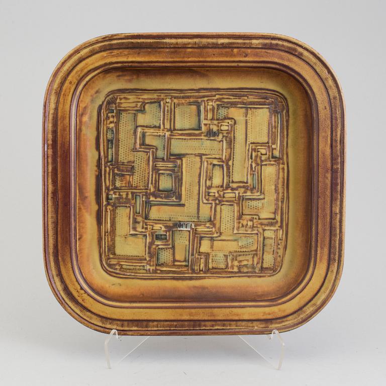 A Wilhelm Kåge 'Farsta' stoneware dish, Gustavsberg Studio.