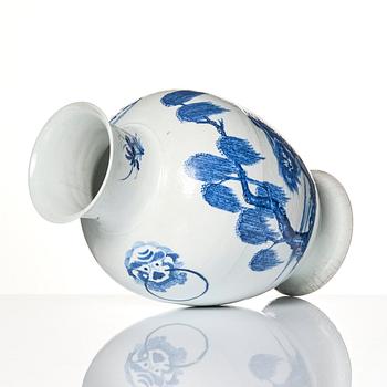 A blue and white bronze shaped vase with mythical creatures, Qing dynasty, 19th Century.