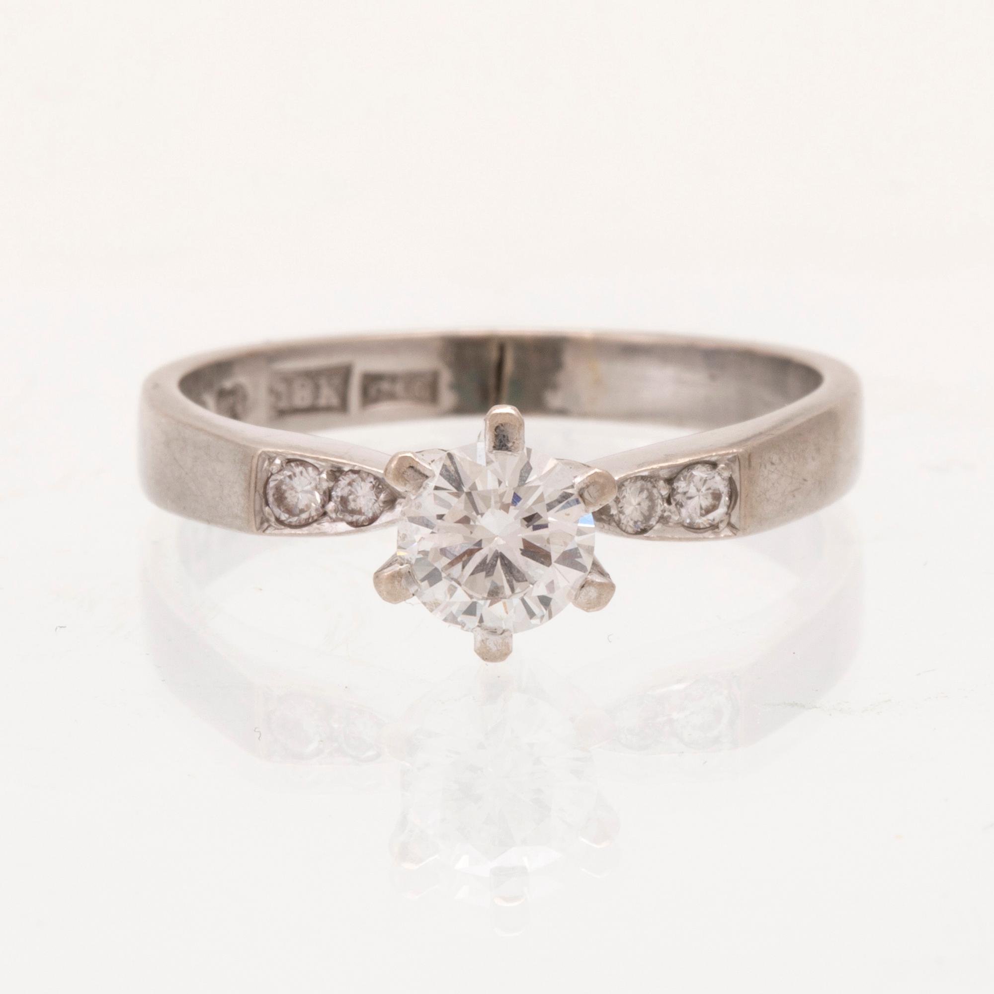 An 18K white gold ring set with round brilliant cut diamonds by Lundberg Guldatelje Amie Stockholm 1977.