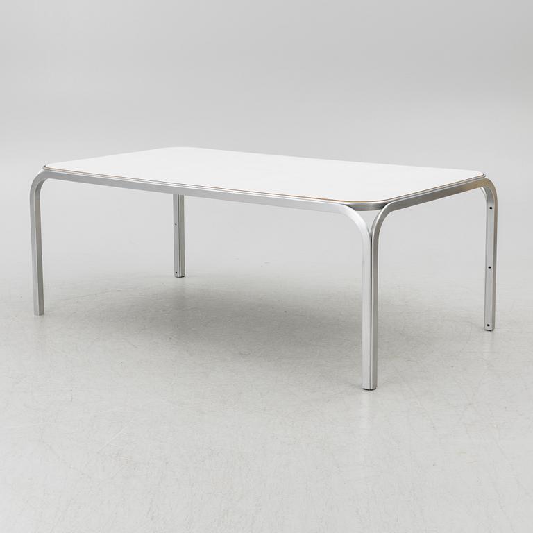 Jørn Utzon, a 'New Angle' dining table, Fritz Hansen, Denmark, 1971.