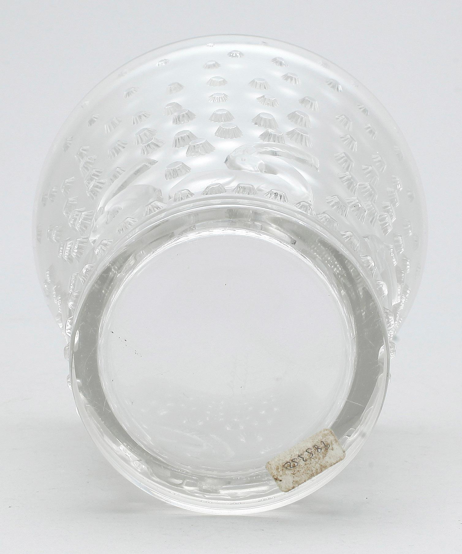 VAS, glas, etsad signatur Lalique France.