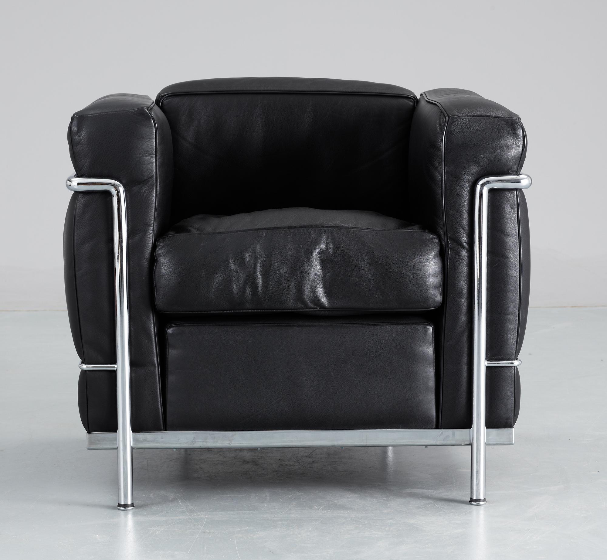LE CORBUSIER, fåtöljer, ett par, "LC 2", Cassina, Italien.