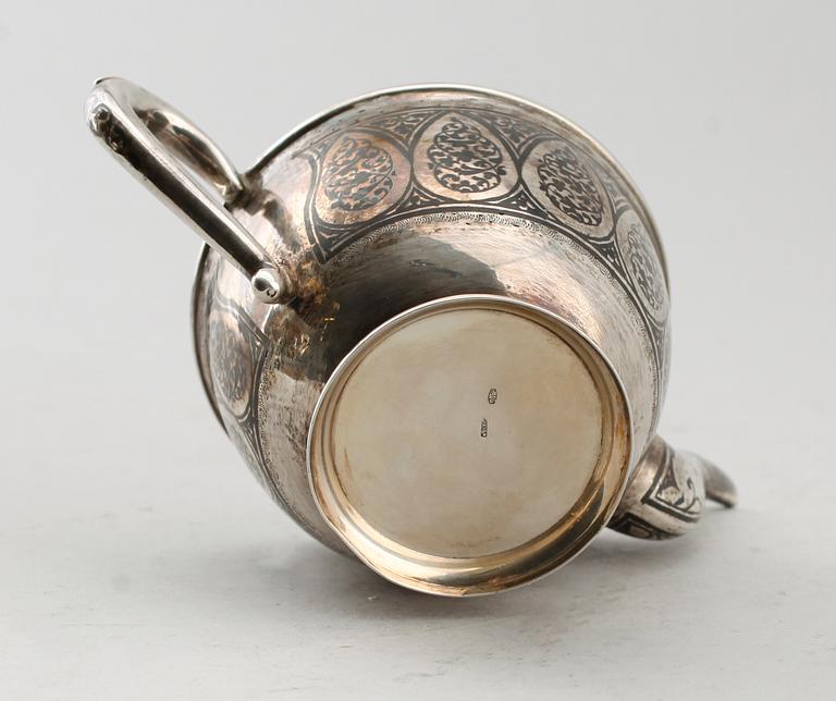 KANNA, silver, möjligen Ryssland, 1800-/1900-tal. Vikt ca 242 g.