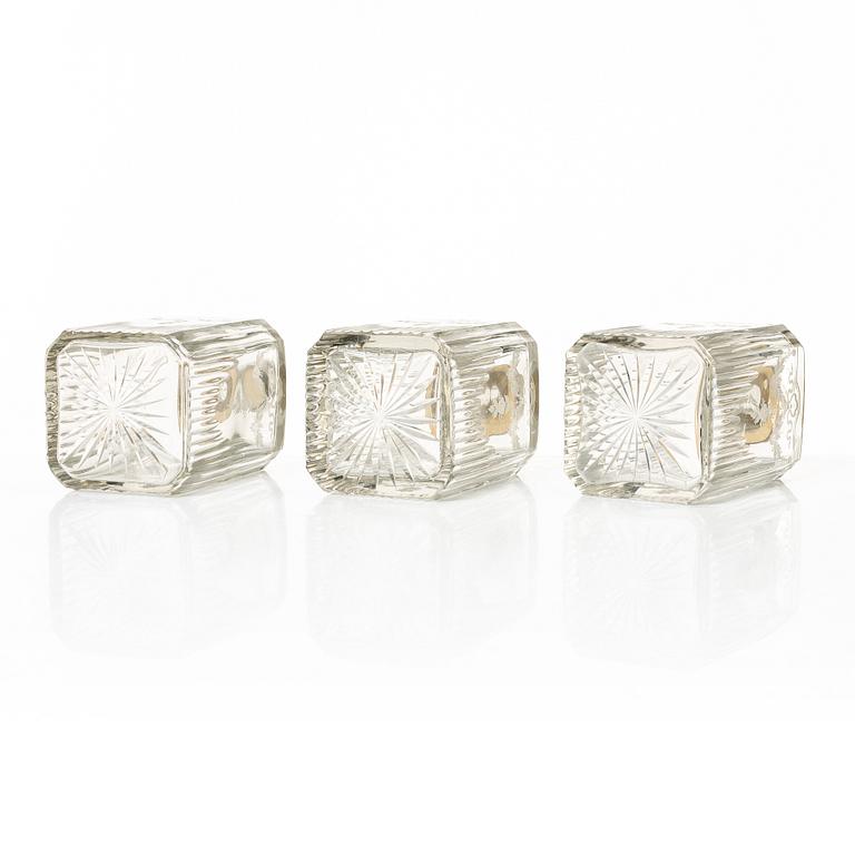 Flakonger, 3 st, silver och glas, Frankrike, sent 1800-tal.