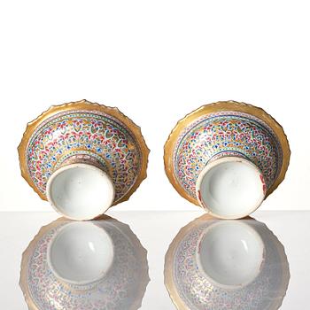 A pair of Bencharong stemcups/altar offering bowls, Qing dynasty, 19th Century.