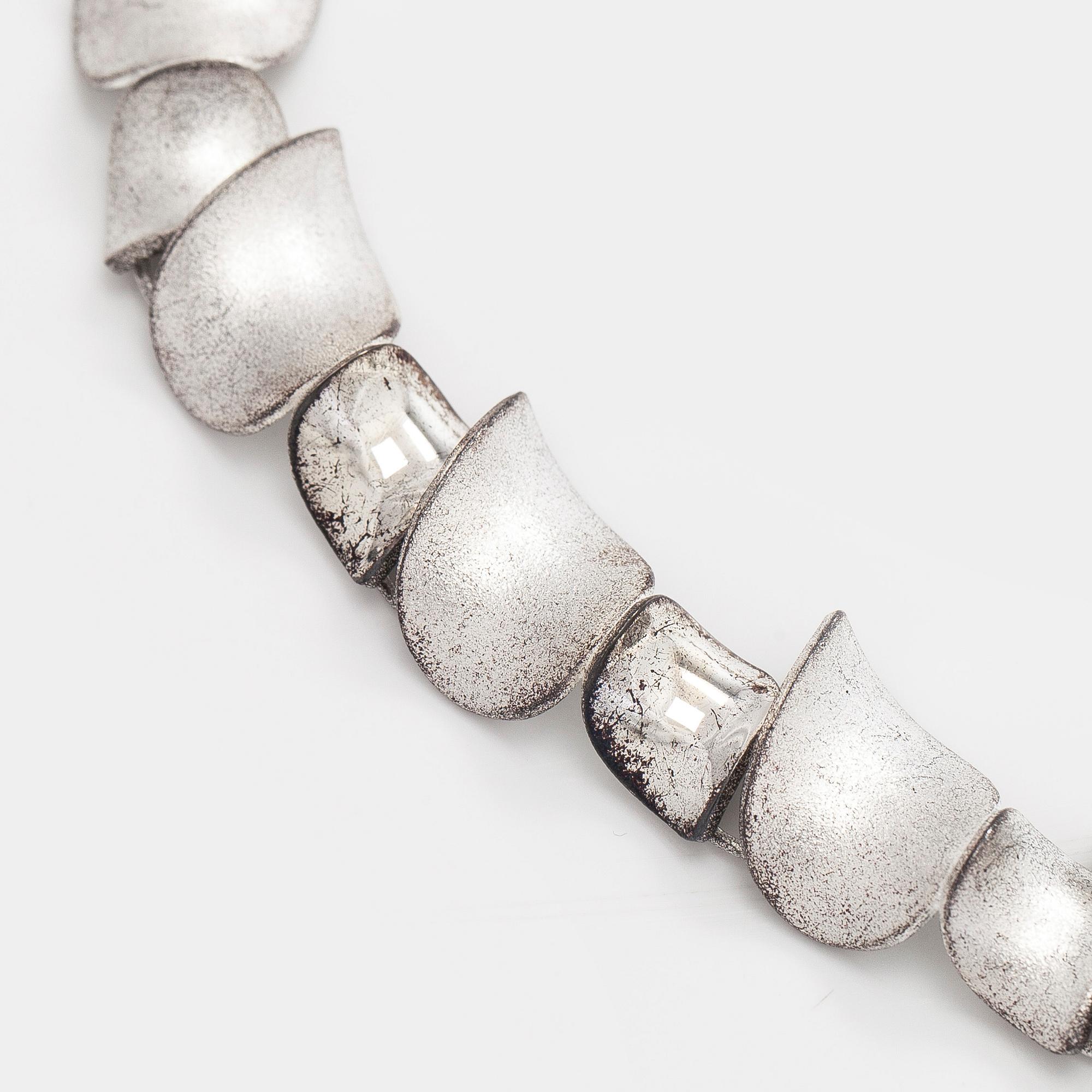 Chao-Hsien Kuo, a sterling silver necklace 'Sparkling Spring', Lapponia 2012.