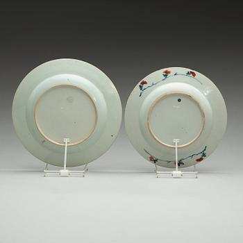 Two Armorial dinner plates, Qing dynasty, 18th Century.
