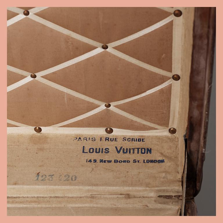 KOFFERT, Louis Vuitton.