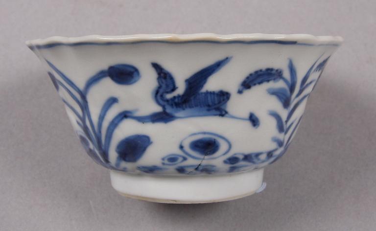 KOPP MED FAT, porslin, Kina, Kangxi 1662-1722.