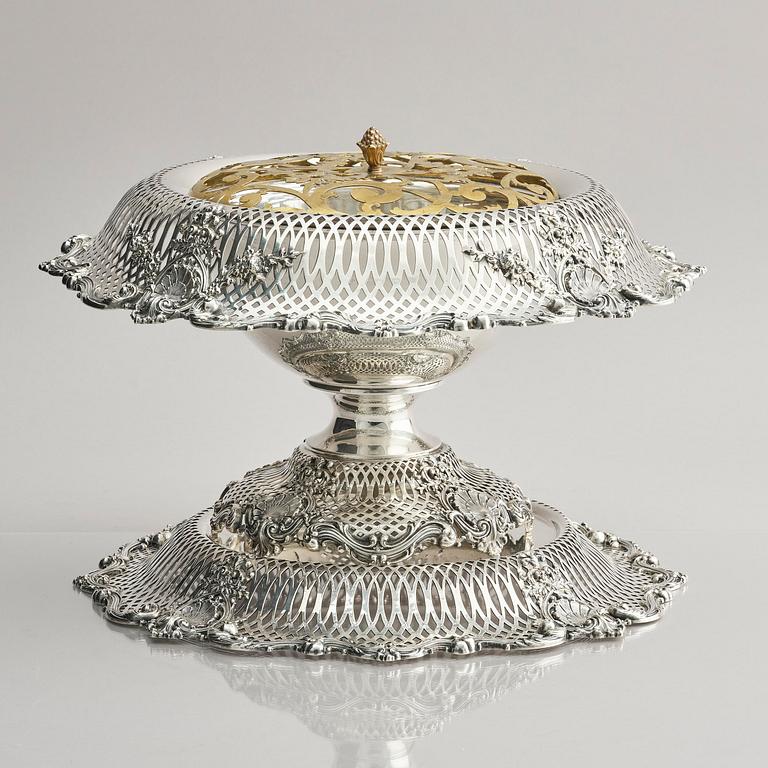 Praktskål med fat, sterling silver, Black, Starr & Frost, New York 1874-1908.