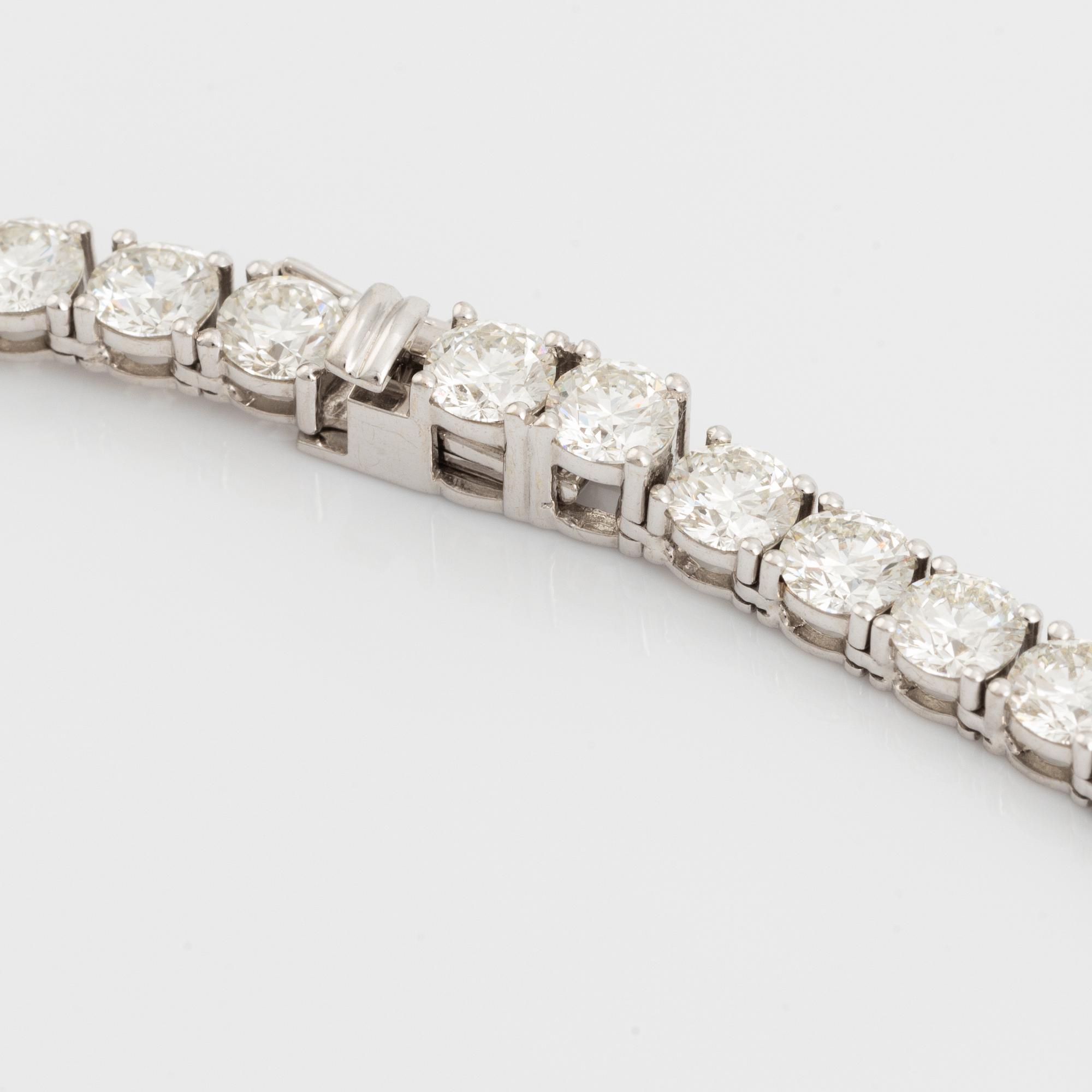 Collier rivière 18K vitguld med 148 runda briljantslipade diamanter.