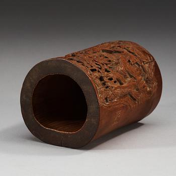 A carved bambu brush pot, late Qing dynasty.