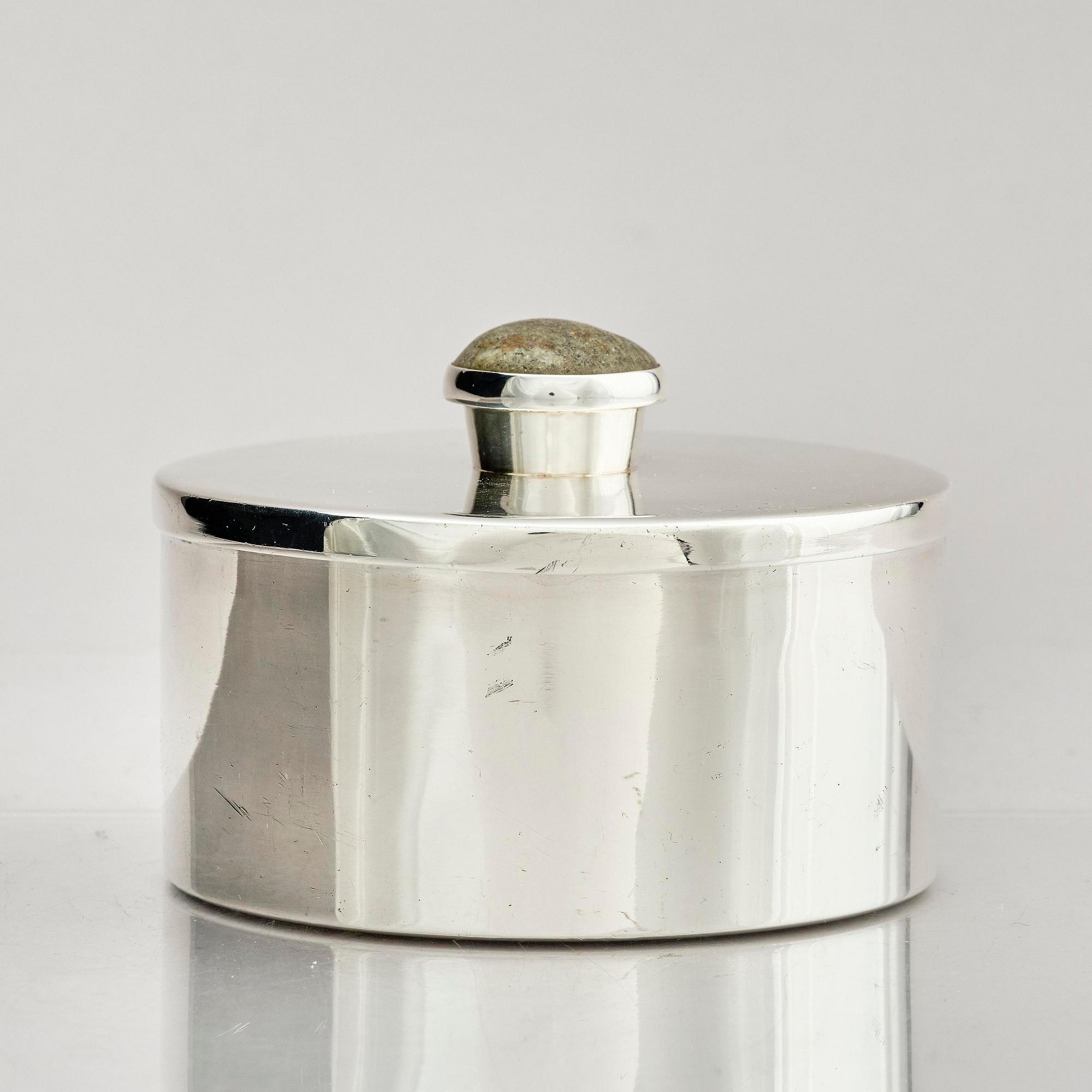 Lennart Larsson Guld AB, a Swedish silver butter box with lid and tray, Jönköping 1974.