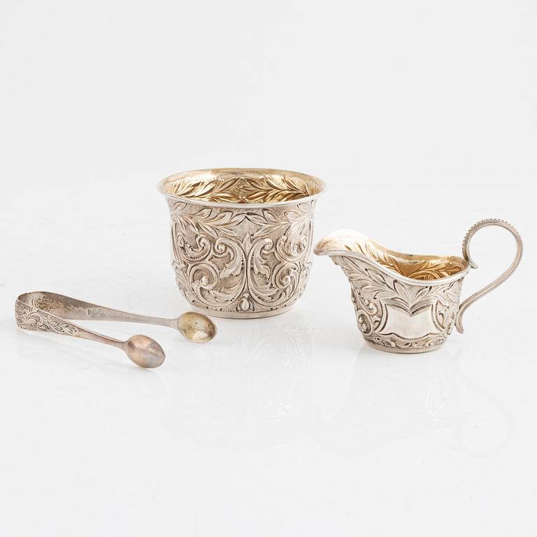 A silver sugar bowl with thongs and a creamer, in original box, Mappin & Webb, London, England, 1900-1901.